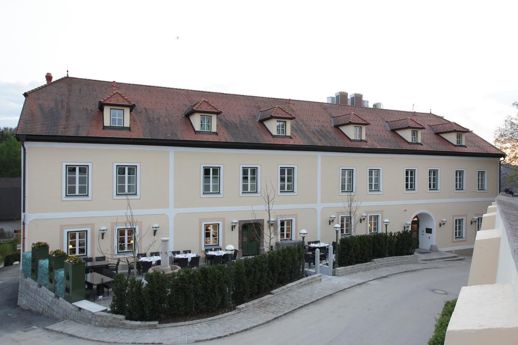 Landgasthof Winter Ardagger Stift Exterior photo